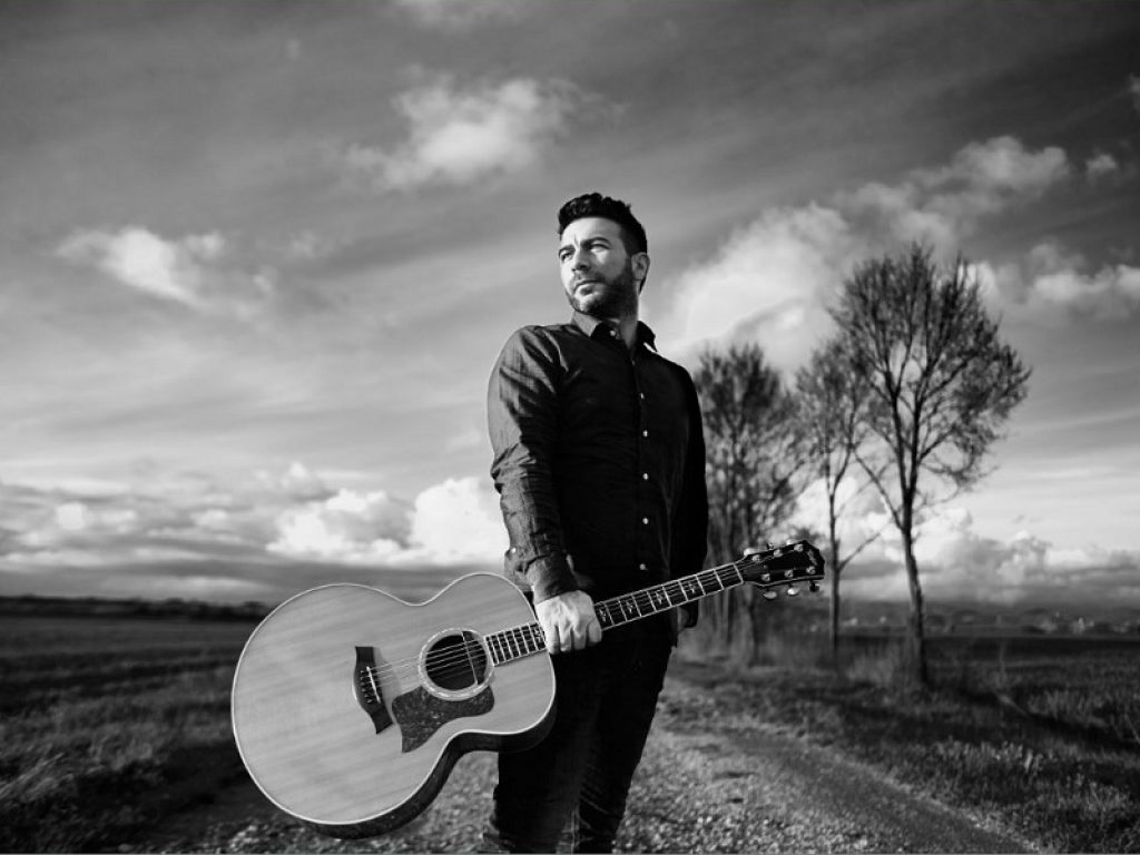 Luca Burgalassi torna con "Come To My World"