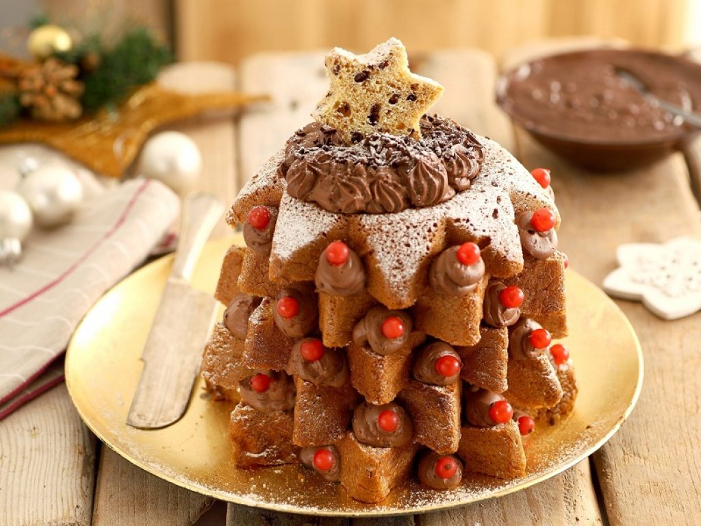 Ecco due ricette natalizie della Scuola del Cioccolato Perugina: come preparare il Pandoro al Cioccolato e le Stelline di Natale