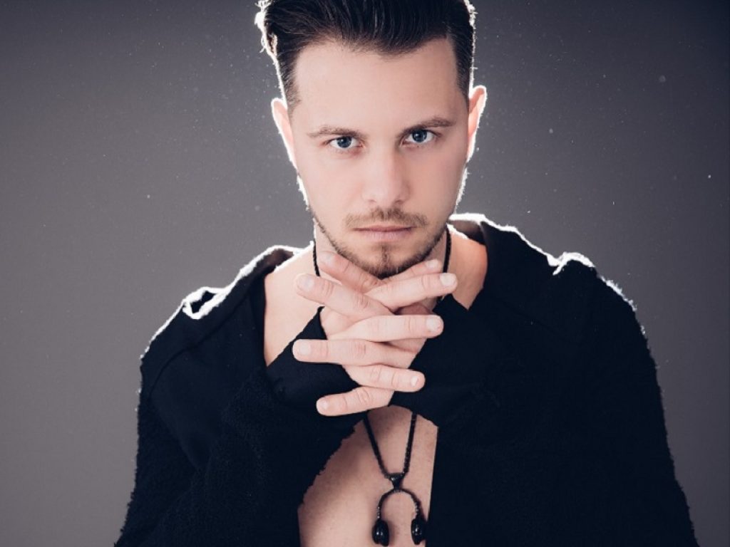 In radio, dopo il successo sul digitale in audio e video, la nuova versione della hit "PEDRO" (Dance Tunes / Sony Music) realizzata da ROCK-ARO