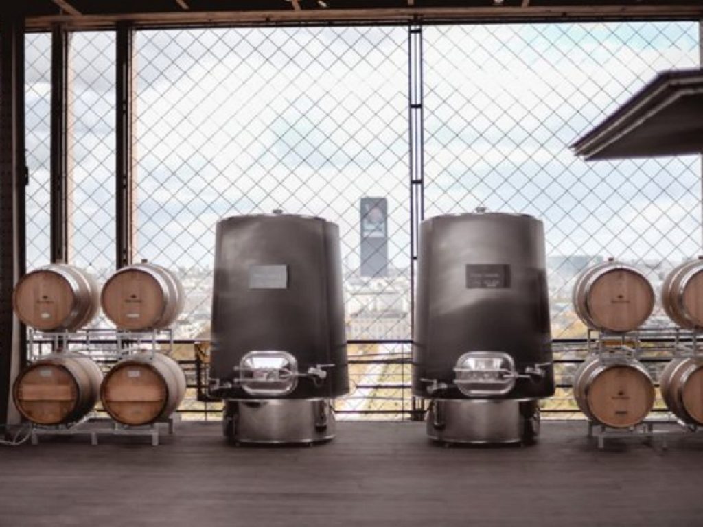 Da Venezia a Parigi fino a Londra, si diffondono sempre di più i produttori di vino urbani: la città lagunare resta unica con i suoi vitigni