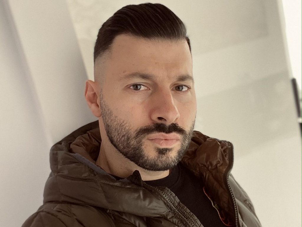 Cloude pubblica l'album "Resta con me"