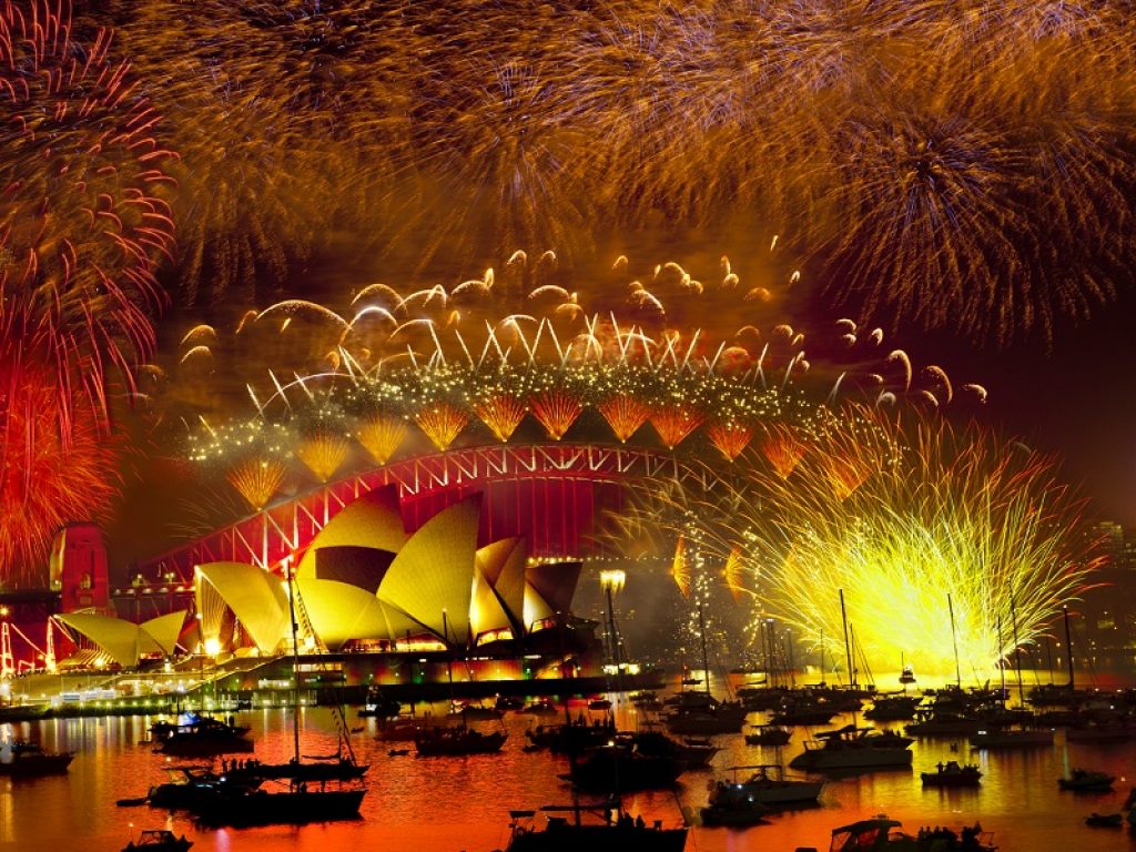 Capodanno nel mondo tra mucche parlanti e tuffi nel ghiaccio