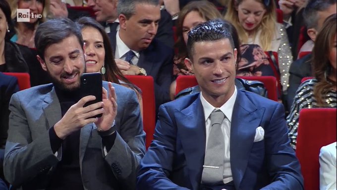 Cristiano Ronaldo si sente soffocato dal personaggio che negli anni gli ha regalato fama, denaro e successi: "Essere me stesso è noioso"