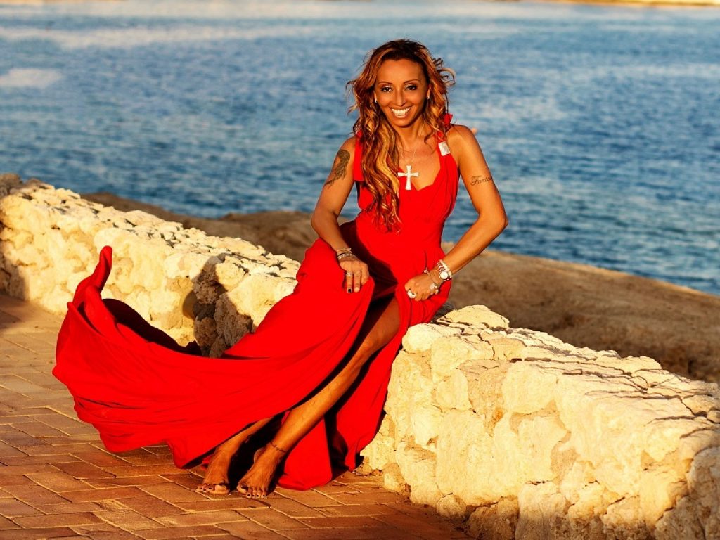 Sabrina di Monda è in radio con "Scugnizza africana"