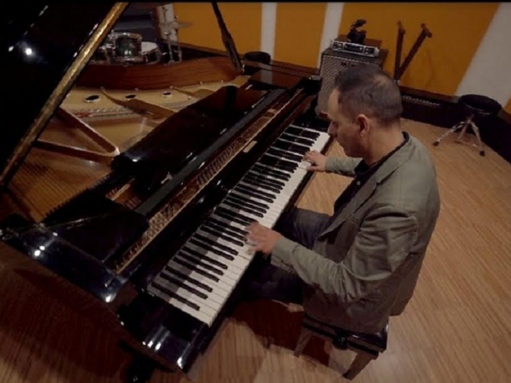 "Power" è il nuovo singolo di Fabio D'Amato