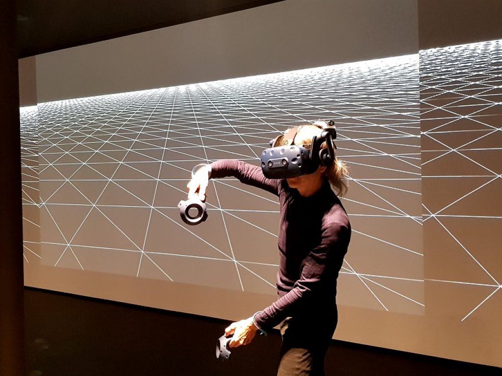 Ariella Vidach AiEP in streaming con Dance the Distance