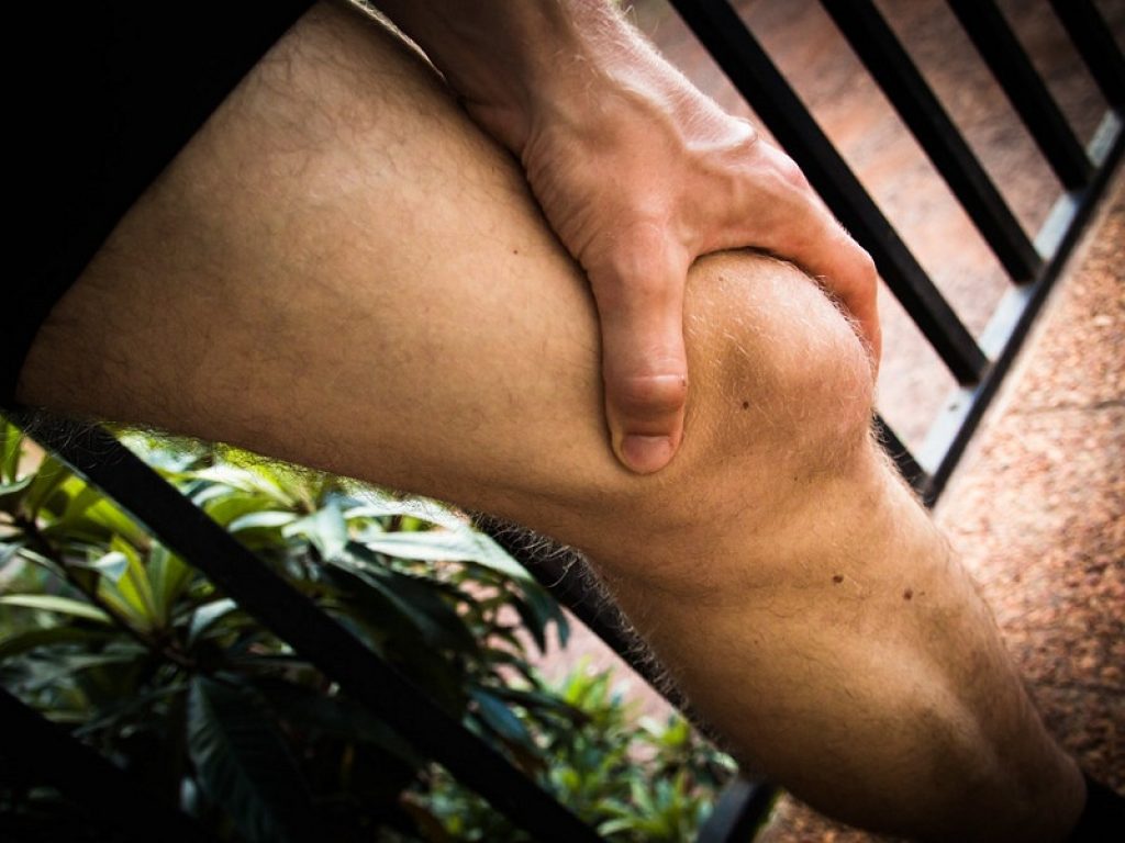 Estate e attività fisica: i consigli dell'ortopedico per anche e ginocchia che in questo periodo dell'anno vengono sottoposti a sforzi eccessivi