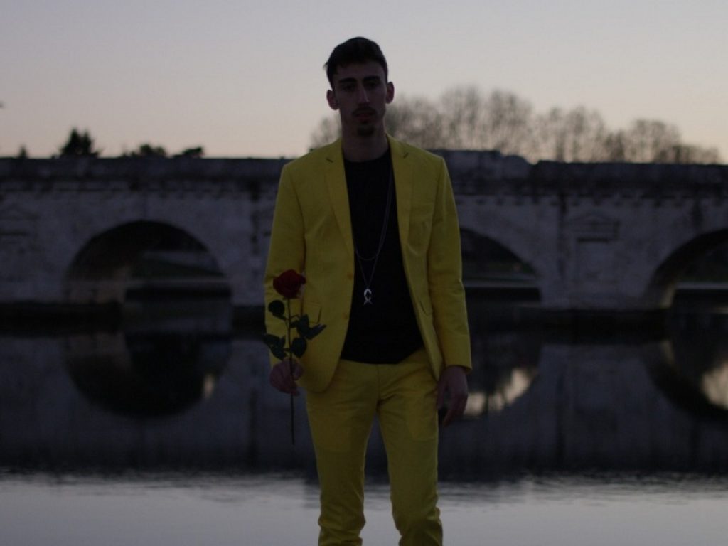 Luca Urbinati canta "Sono un pesce"