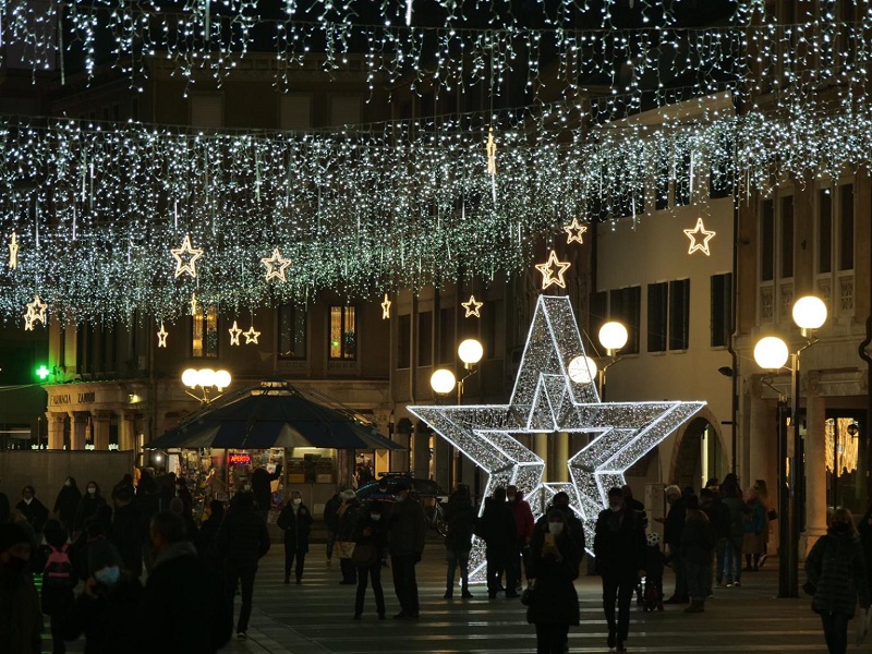 Natale in zona rossa con il decreto legge: le regole per le Feste