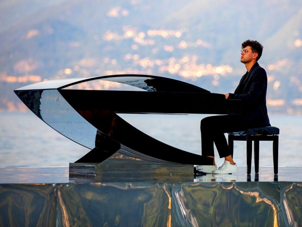 Alessandro Martire: la leggenda del pianista sul lago