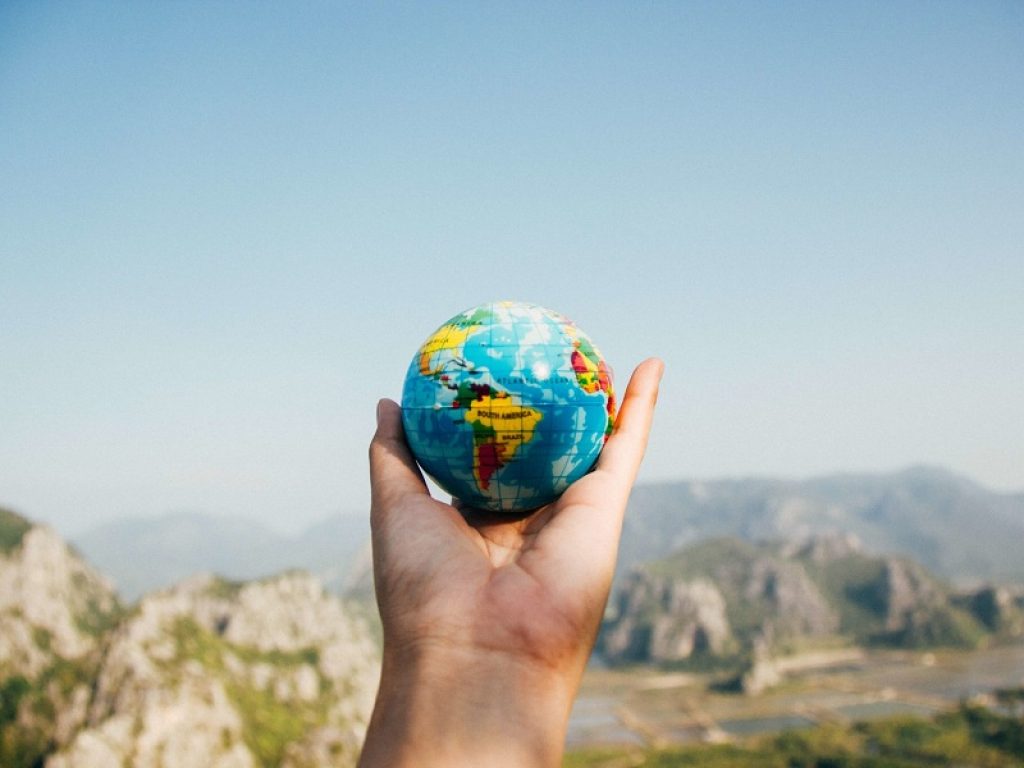 L'interferometro laser GINGERINO, ospitato dai laboratori nazionali del Gran Sasso, misura la velocità di rotazione e il campo gravitazionale della Terra