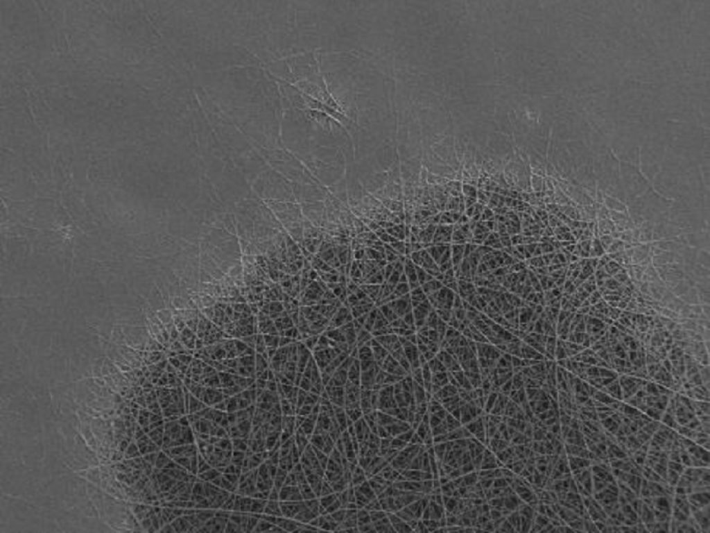 Ecco i nanomateriali "termici" che si programmano con la luce: aiuterebbero a progettare etichette intelligenti per il monitoraggio della temperatura