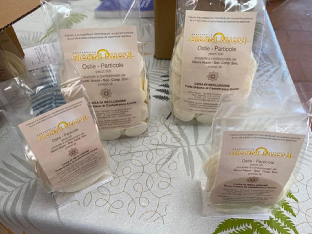 Modena: i detenuti sfornano le ostie per la Messa