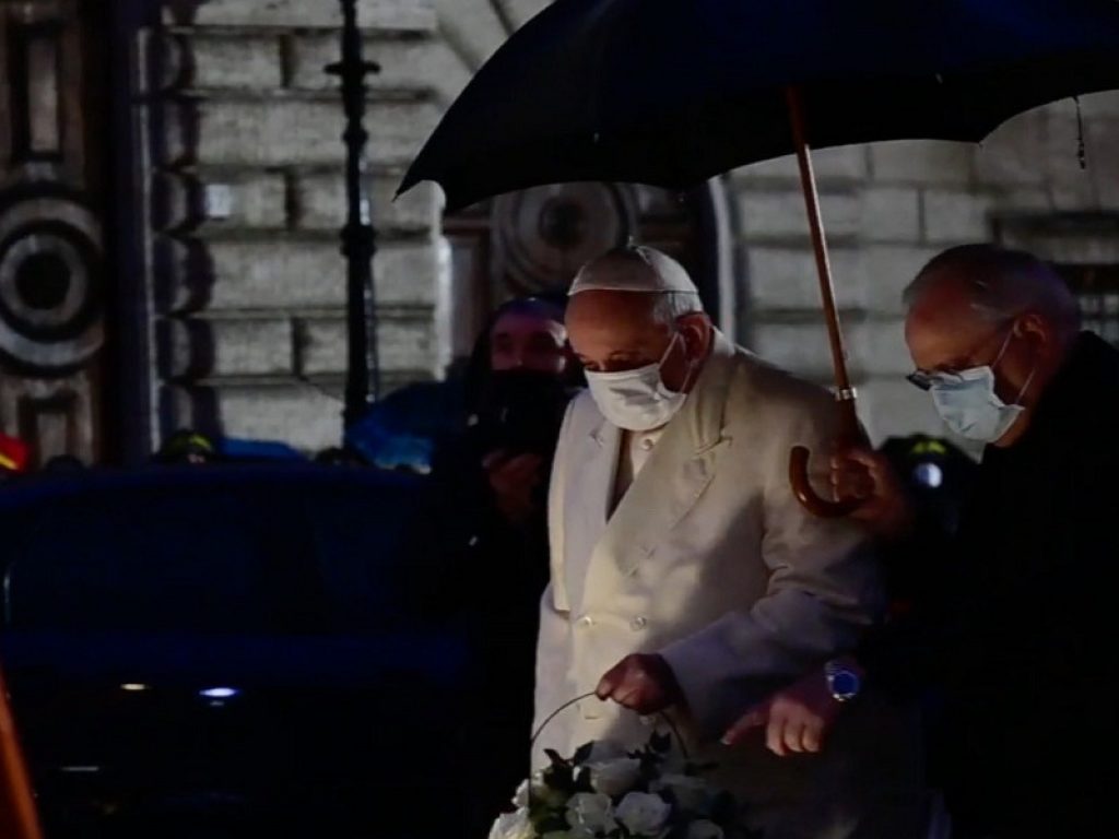 Festa dell'Immacolata: Papa Francesco a sorpresa a piazza di Spagna