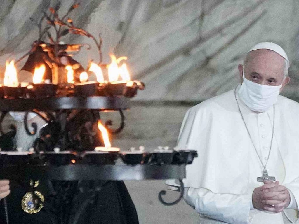 Dopo l'intervento al Gemelli torna l'Angelus di Papa Francesco nella tradizionale sede: "Abbiamo bisogno di una ecologia del cuore"