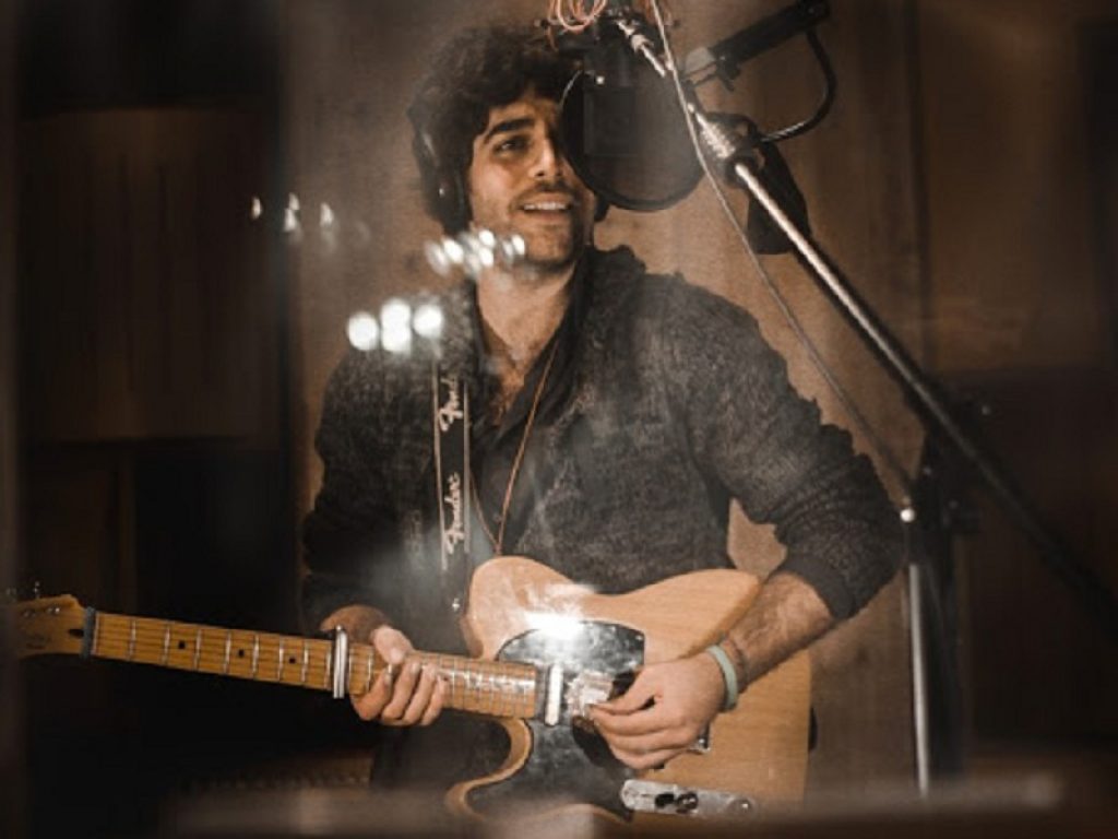 "Isolamente" è il primo album di Roberto Colella