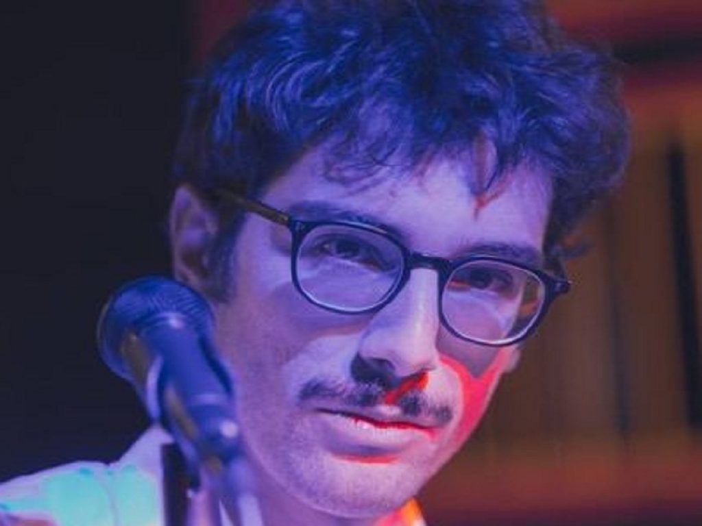 Ruggero in radio con il nuovo singolo "Pensando"