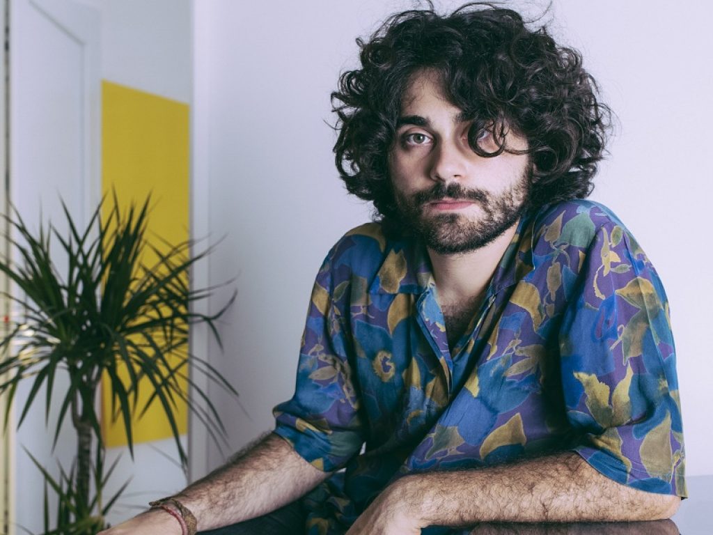 "Marina" è il singolo d'esordio di Sandri: il brano è registrato e prodotto da Andrea Cola e dallo stesso artista allo StoneBridge Studio di Cesena