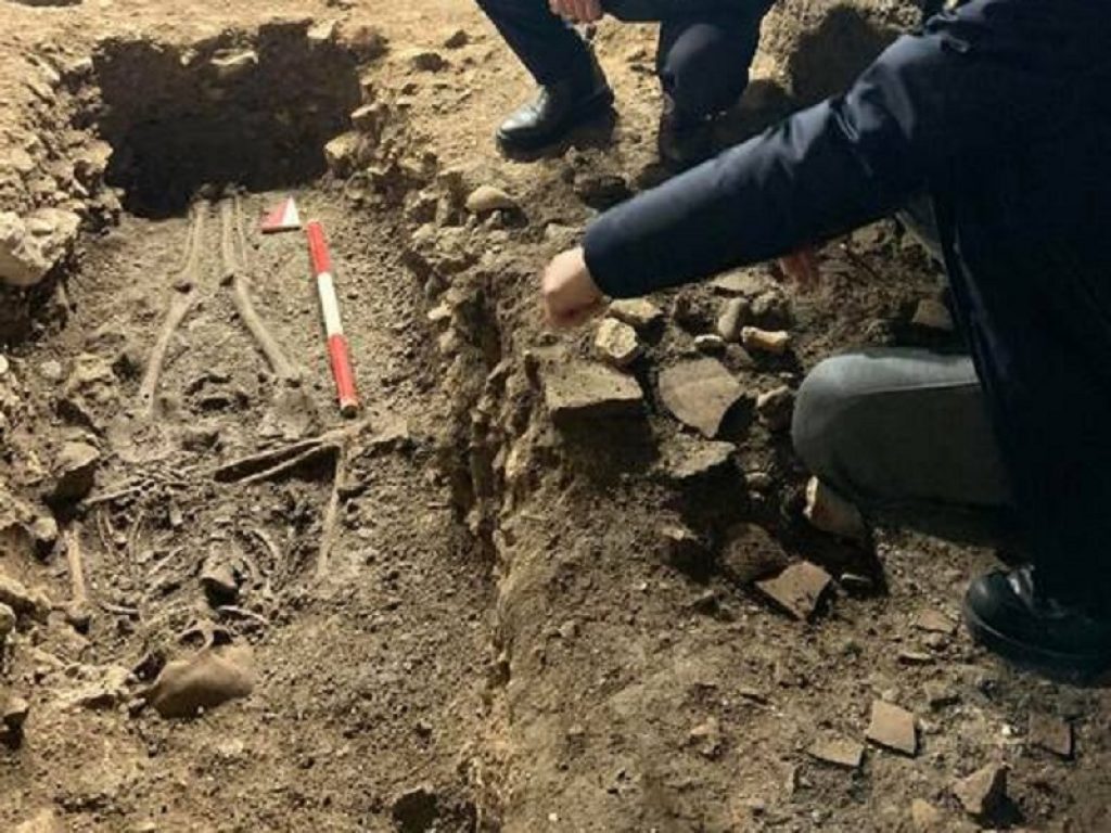 Scheletro intatto scoperto all'Arena di Verona