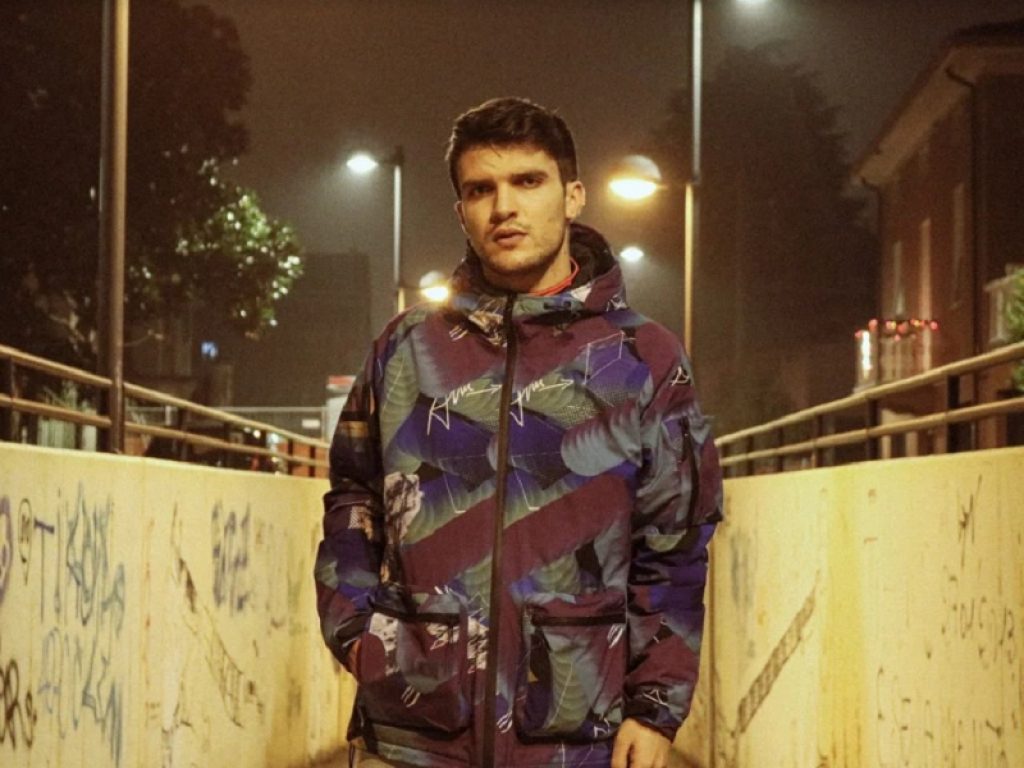 Seb online sulle piattaforme digitali con il nuovo singolo "Moquette": il brano si aggiunge a "Nuda di parole" e "I tuoi nei"