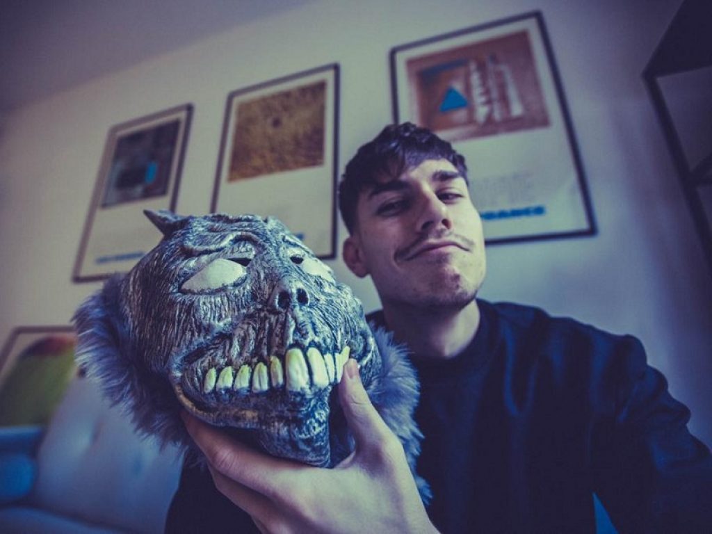 Sheffer torna con il nuovo singolo "Solitudine"