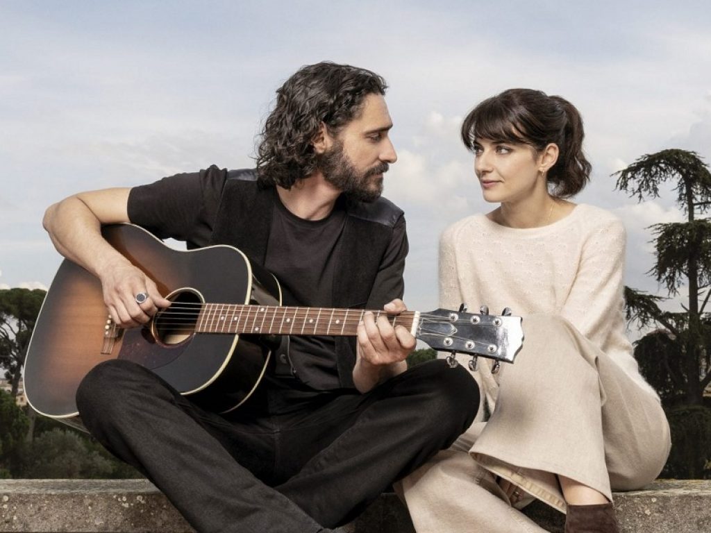 Sulle nuvole con Tommaso Paradiso: prime foto dal set