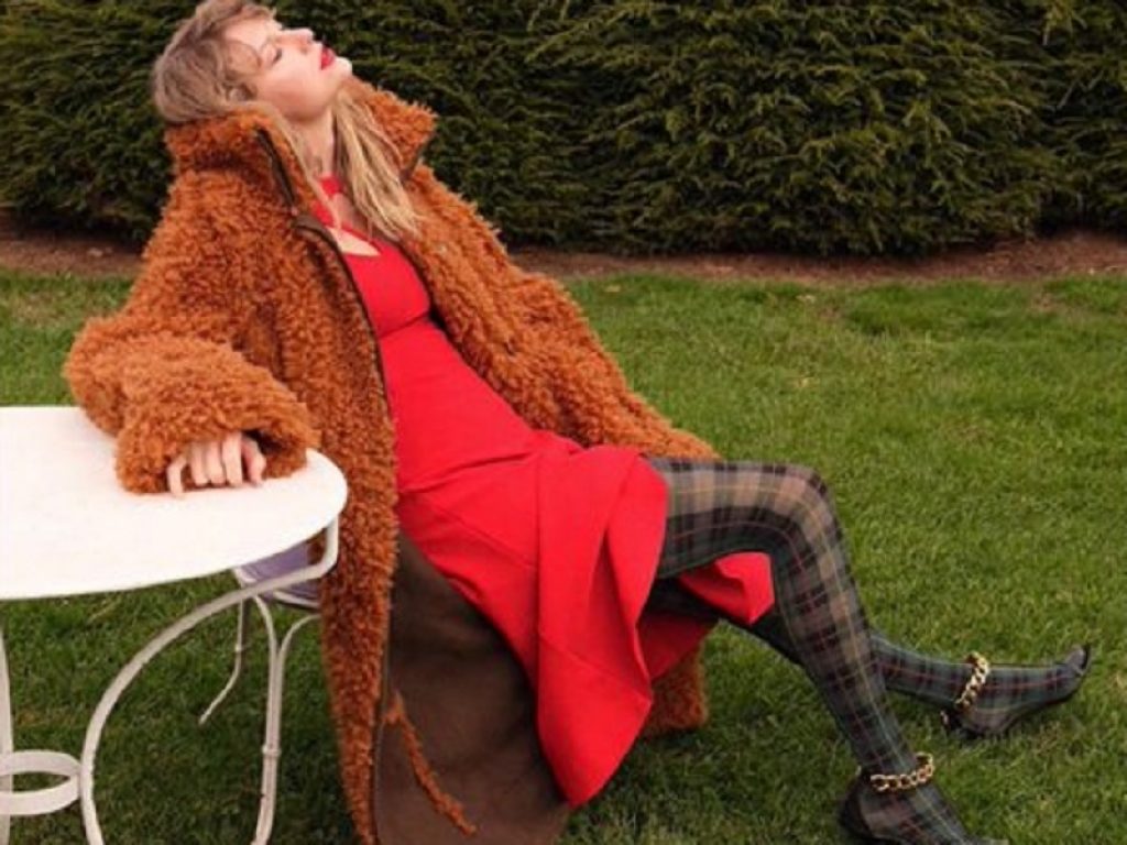 Dopo "Folklore" Taylor Swift torna su tutte le piattaforme digitali con il nuovo album "Evermore", suo nono disco di inediti