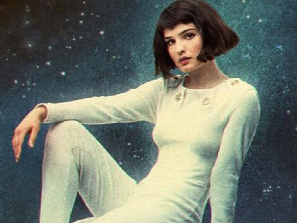 Dal film Netflix con Elio Germano al suo singolo natalizio, Violetta Zironi si racconta