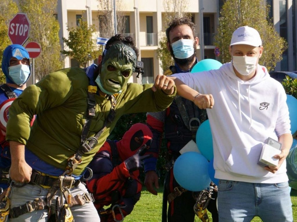 Make-a-Wish regala un'emozione unica al diciassettenne Eljon che da alcuni anni soffre di una grave malattia, il Sarcoma di Ewing