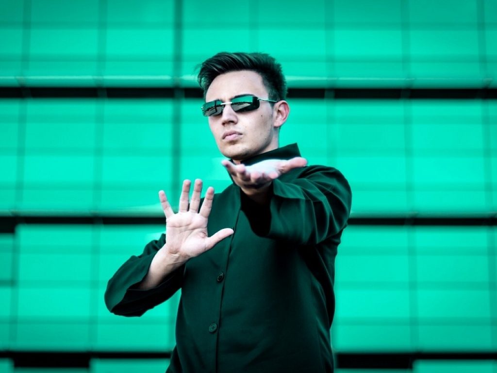 Akes lancia la sua "rivoluzione" tra elettronica e rap