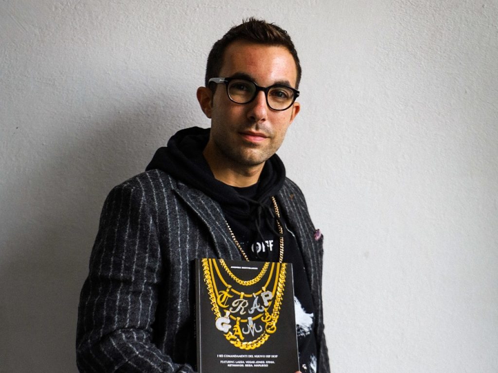 “Trap Game. I sei comandamenti del nuovo hip hop” è il nuovo libro di Andrea Bertolucci con la prefazione di Emis Killa e TM88
