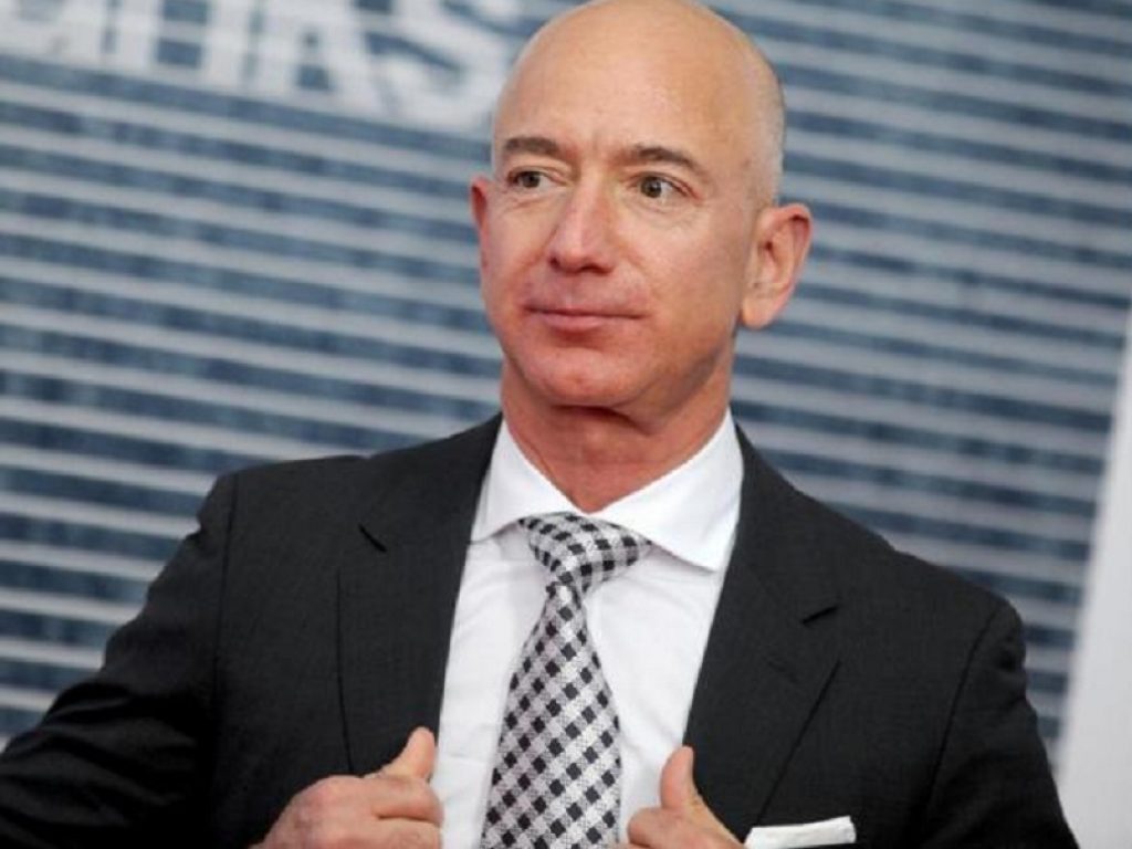 È Jeff Bezos, il papà di Amazon, l’uomo più ricco del mondo: Mark Zuckerberg secondo la nuova classifica di Bloomberg è "solo" quinto