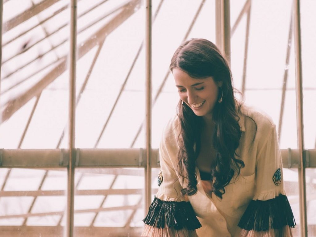 Cance online con il brano "Basta che se ne parli"