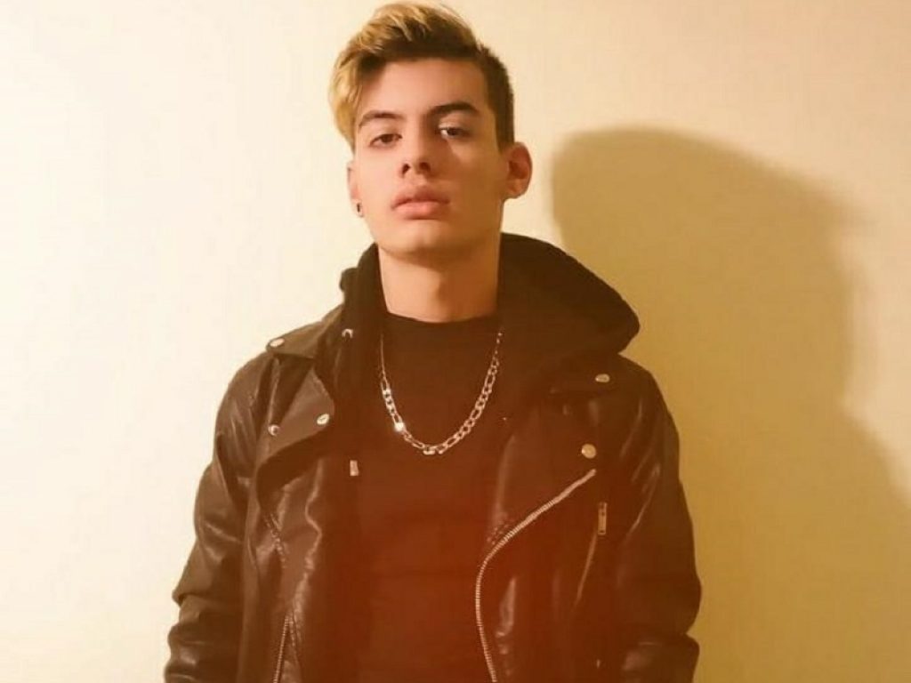 L'emo-rap di Essenziale torna in digitale con "Ali"