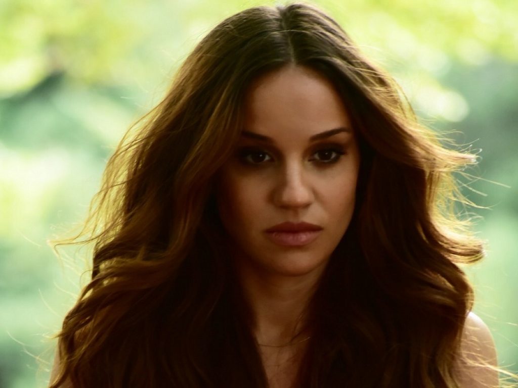 Francesca Miola online con il nuovo videoclip