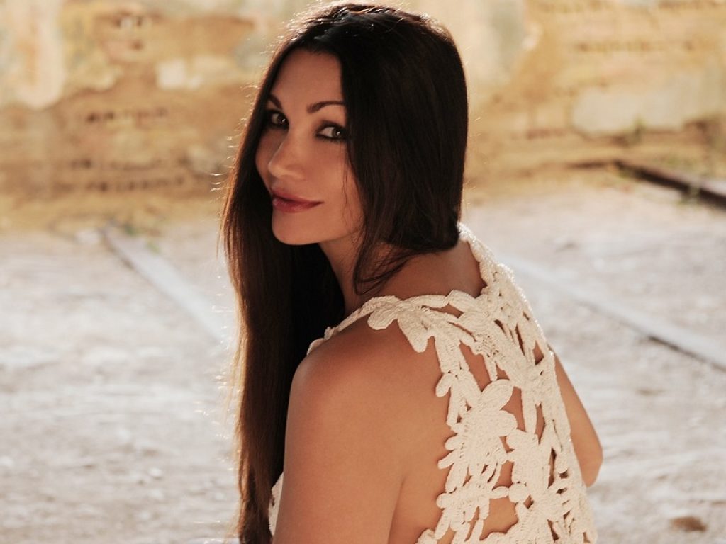 Luisa Corna in radio con il singolo "Senza un noi"