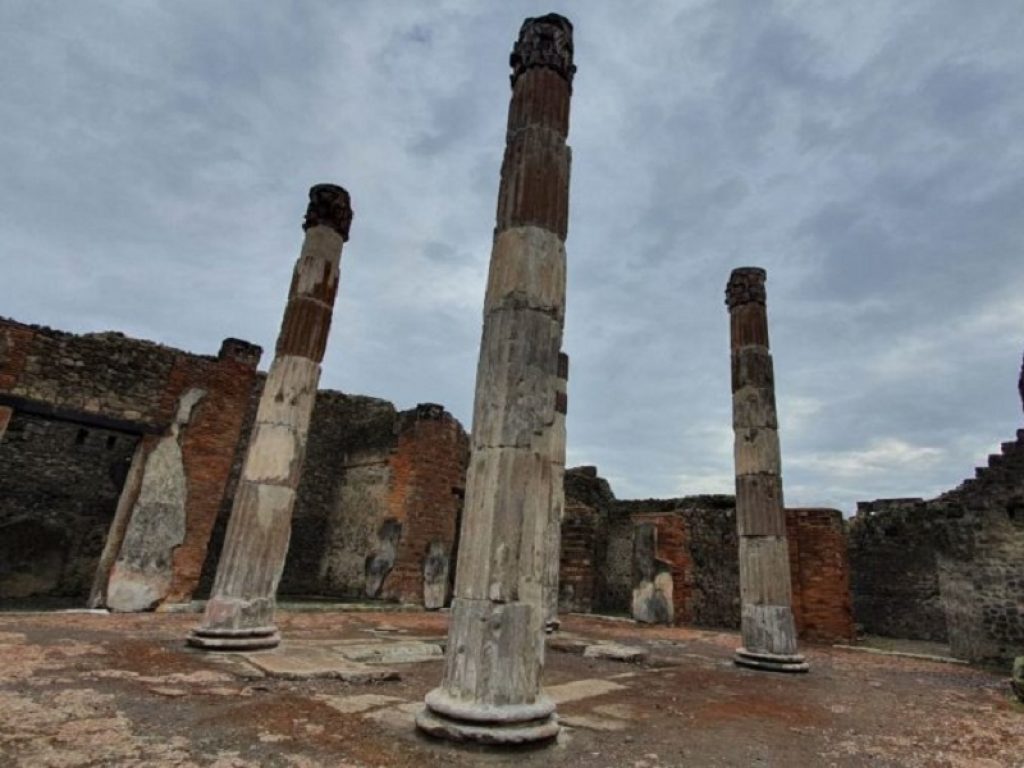 Pompei: restaurate le colonne della Casa del Fauno