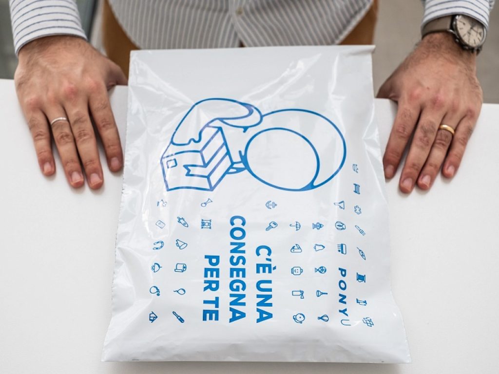 Shopping online: PonyU fa provare i vestiti a casa