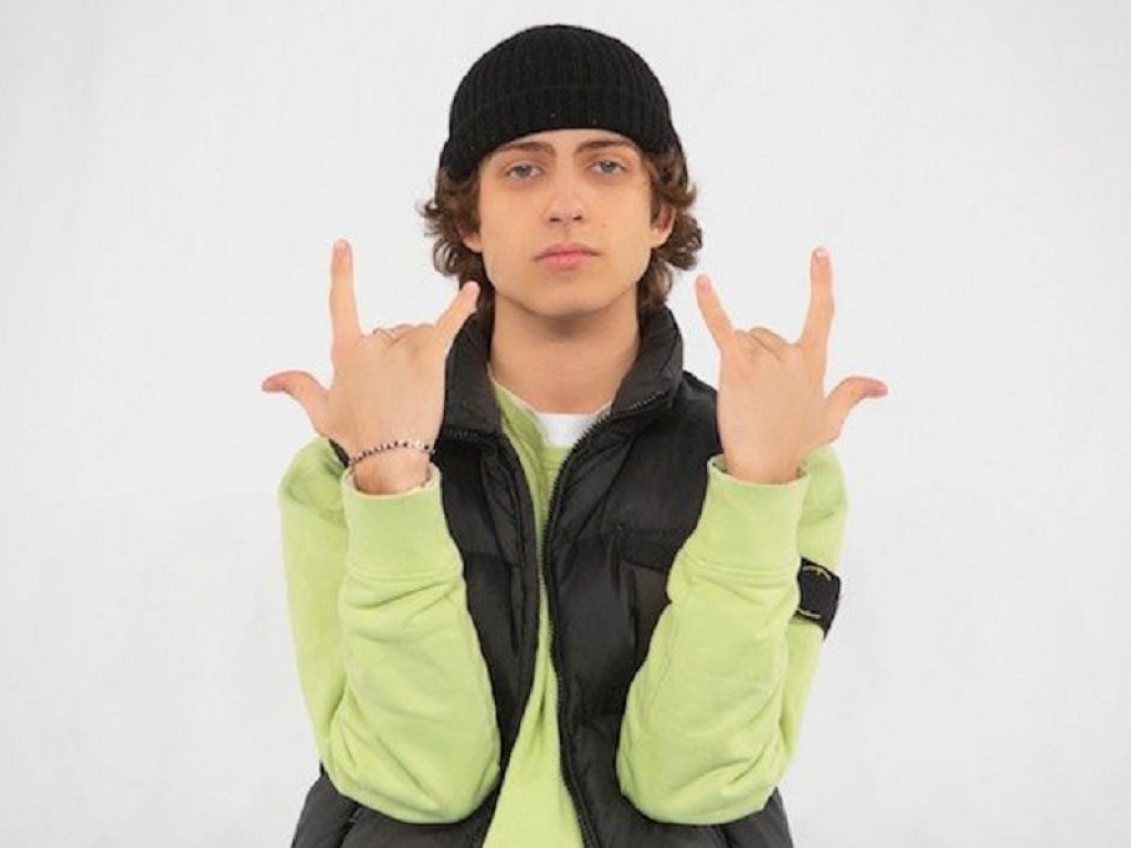 Sangiovanni online con l'inedito "Lady"