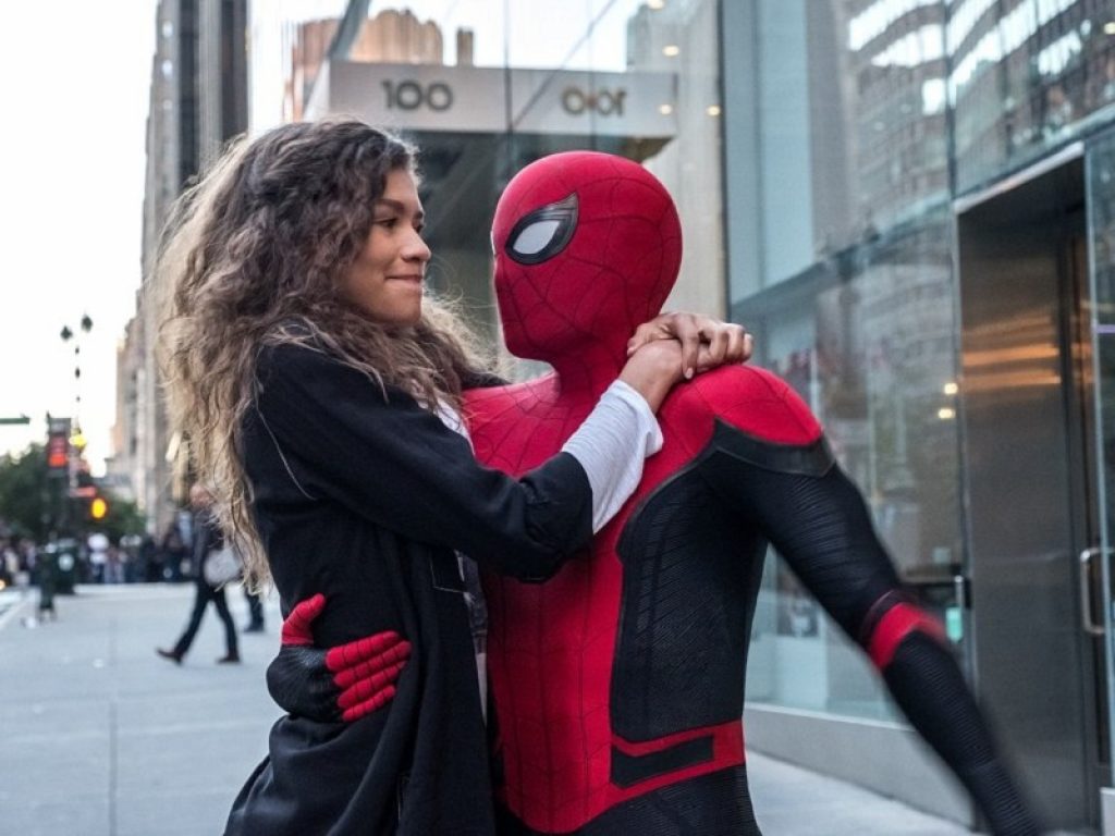 Spider-Man 3: nuovi dettagli del film diretto da Jon Watts. Un video mostra Tom Holland/Peter Parker, Zendaya/MJ e un set innevato