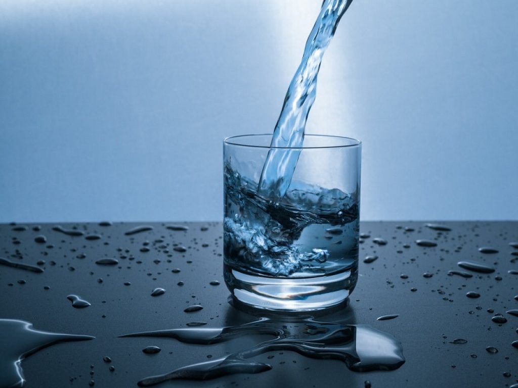 Calcoli renali: quale acqua bere e quando