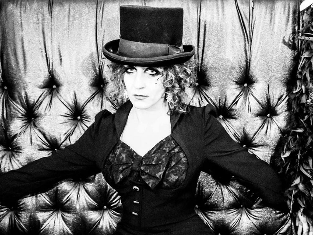 "Caccia alle streghe" nuovo brano di Adel Tirant