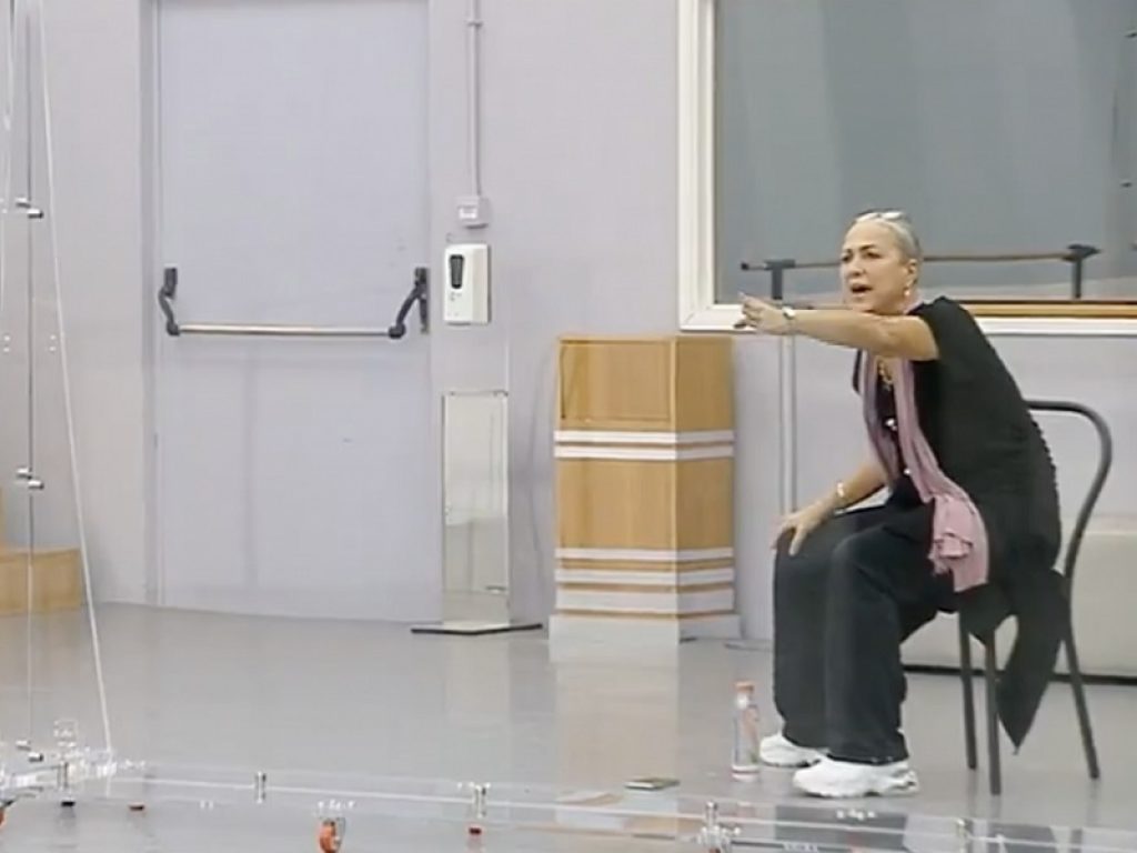 Amici 20, Alessandra Celentano caccia dalla sala Elena D’Amario