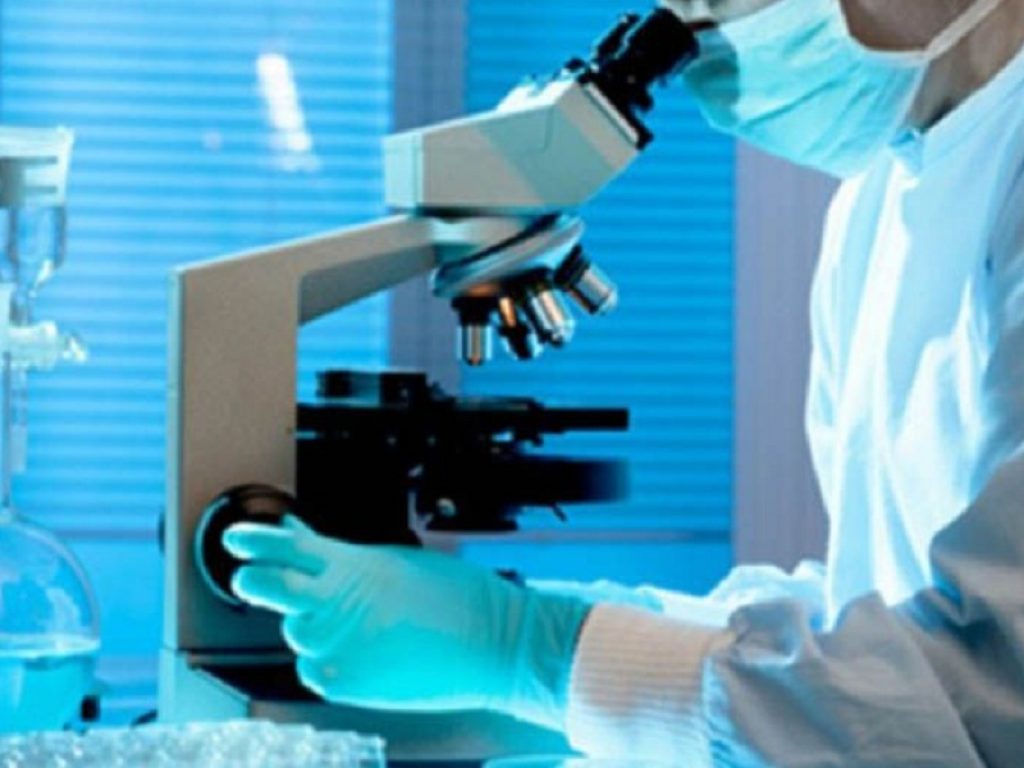 Il cocktail di anticorpi monoclonali costituito da 600 mg di casirivimab e imdevimab riduce il rischio di sviluppare il Covid-19 fino all'82%