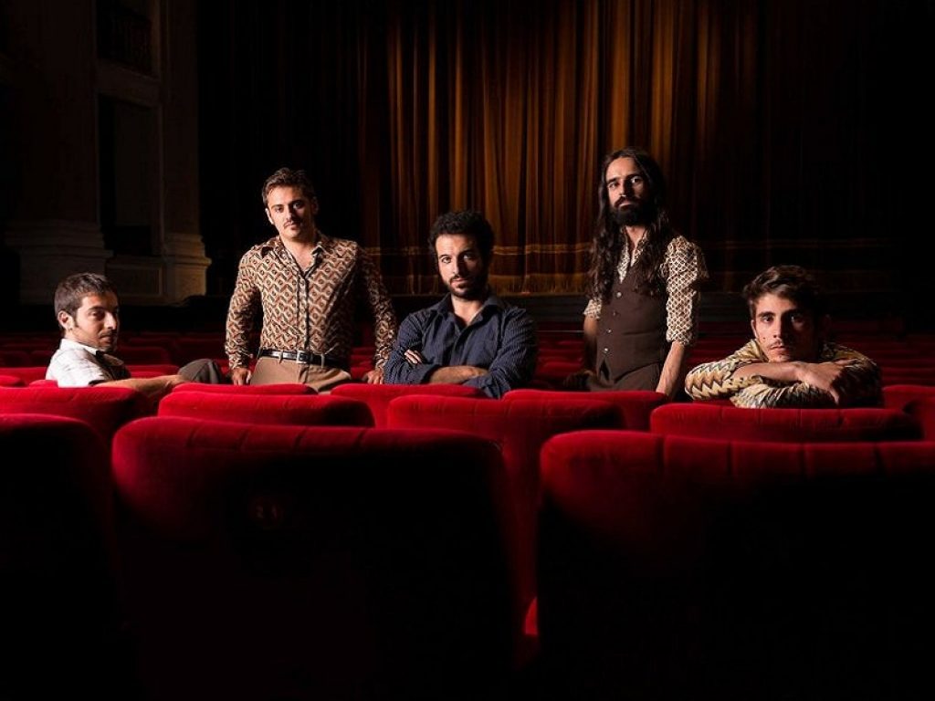 Gli Apollo Beat cantano "La canzone della Terra"