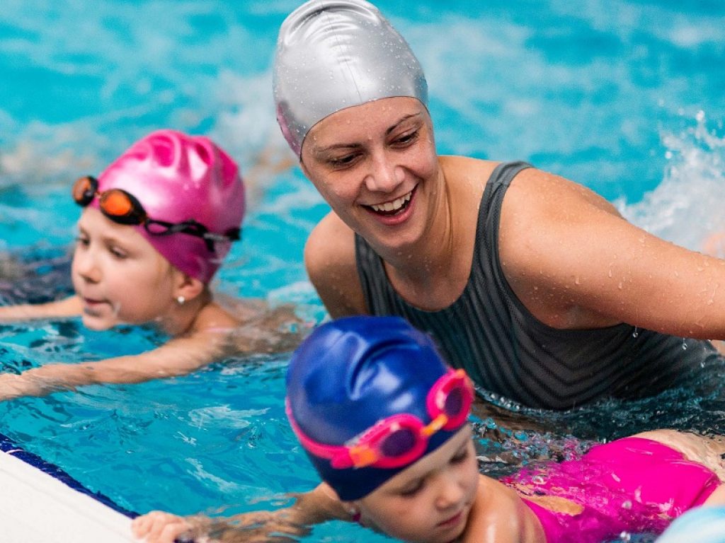 Il nuoto è lo sport più consigliato per i bambini