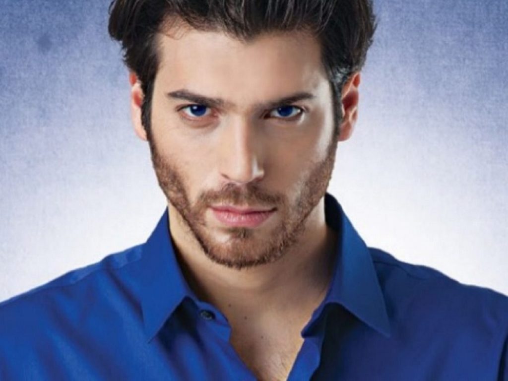 Can Yaman deluso dai fan disattiva l'account Twitter