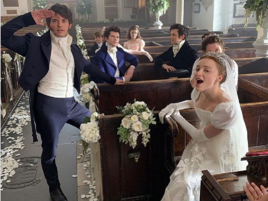 Bridgerton 2, Lady Whistledown conferma la seconda stagione