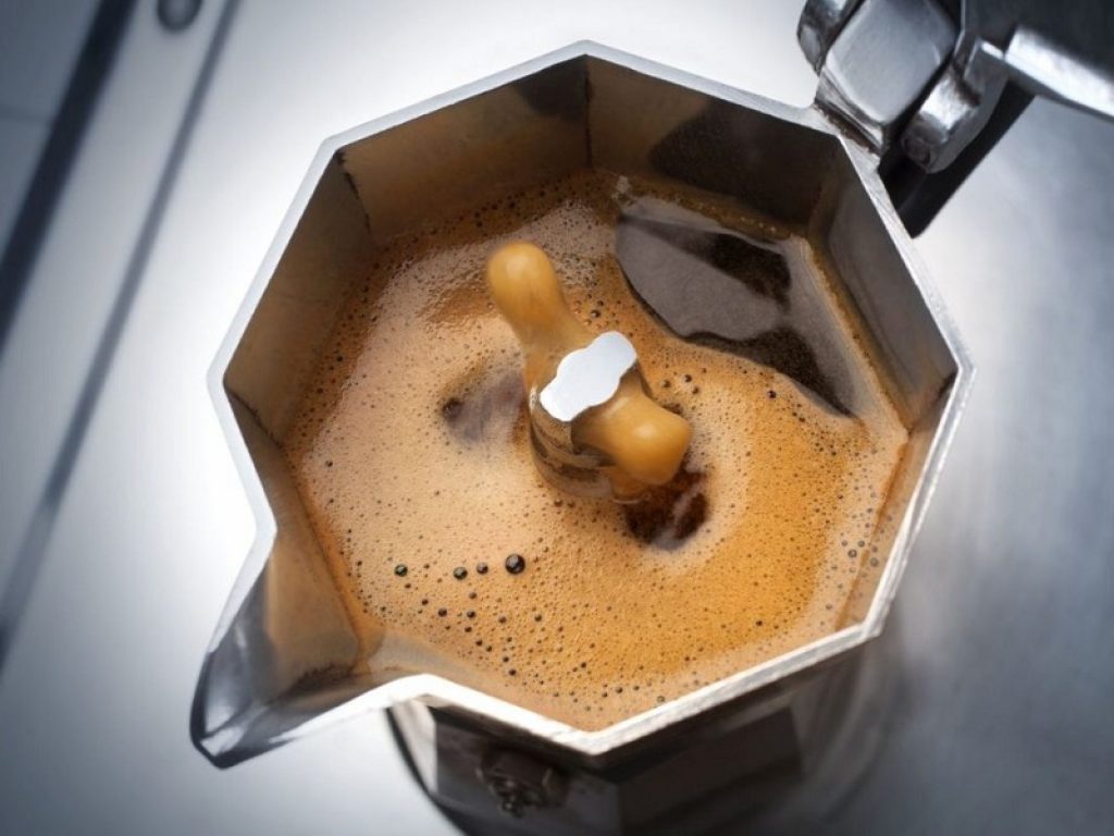 La caffeina ha un effettivo protettivo contro il melanoma secondo uno studio di ricercatori dell'ISS pubblicato sulla rivista "Molecules"