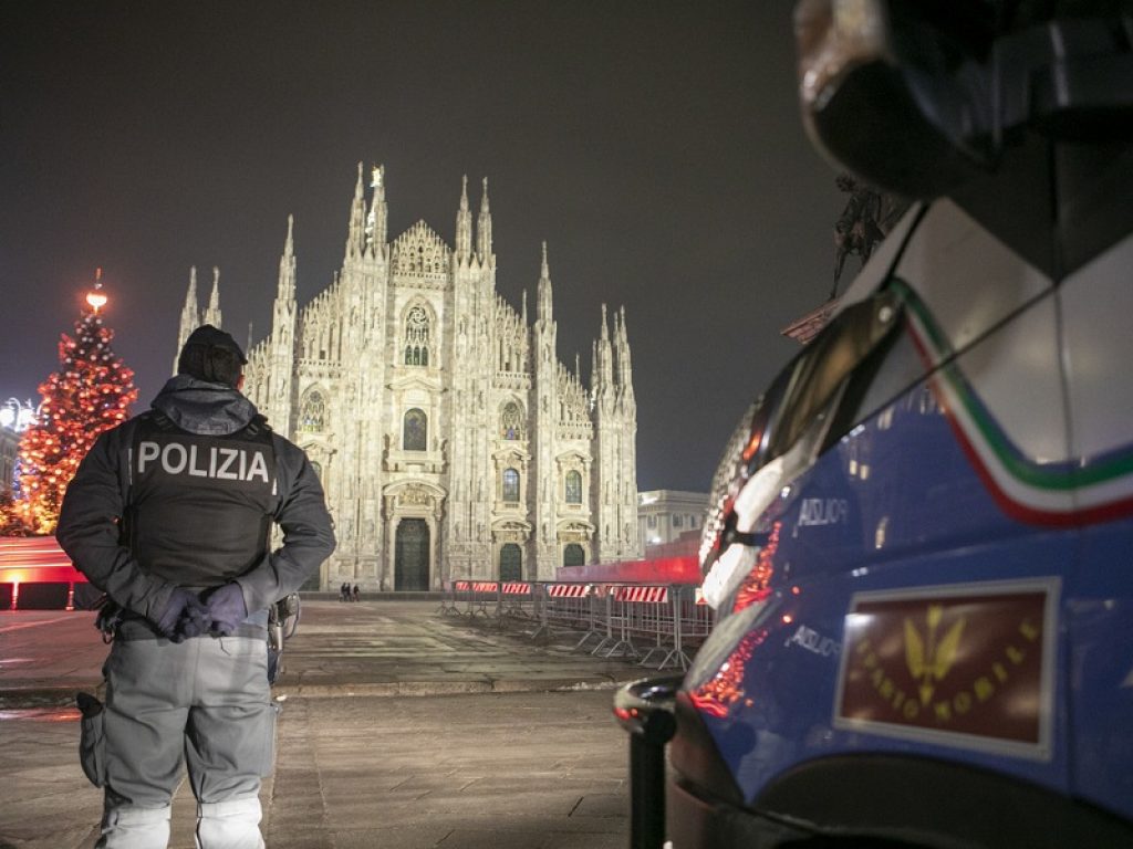 Capodanno 2022 all'insegna dei divieti e delle restrizioni con il nuovo Decreto Festività: dallo stop alle feste in piazza alle mascherine, ecco tutte le regole